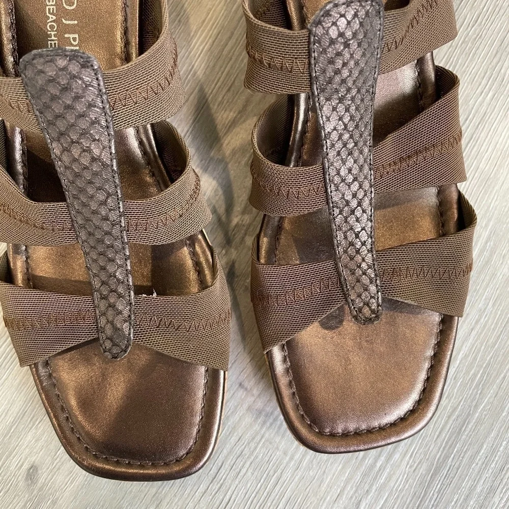 DONALD J. PLINER Clare Reptile Snakeskin Wedges